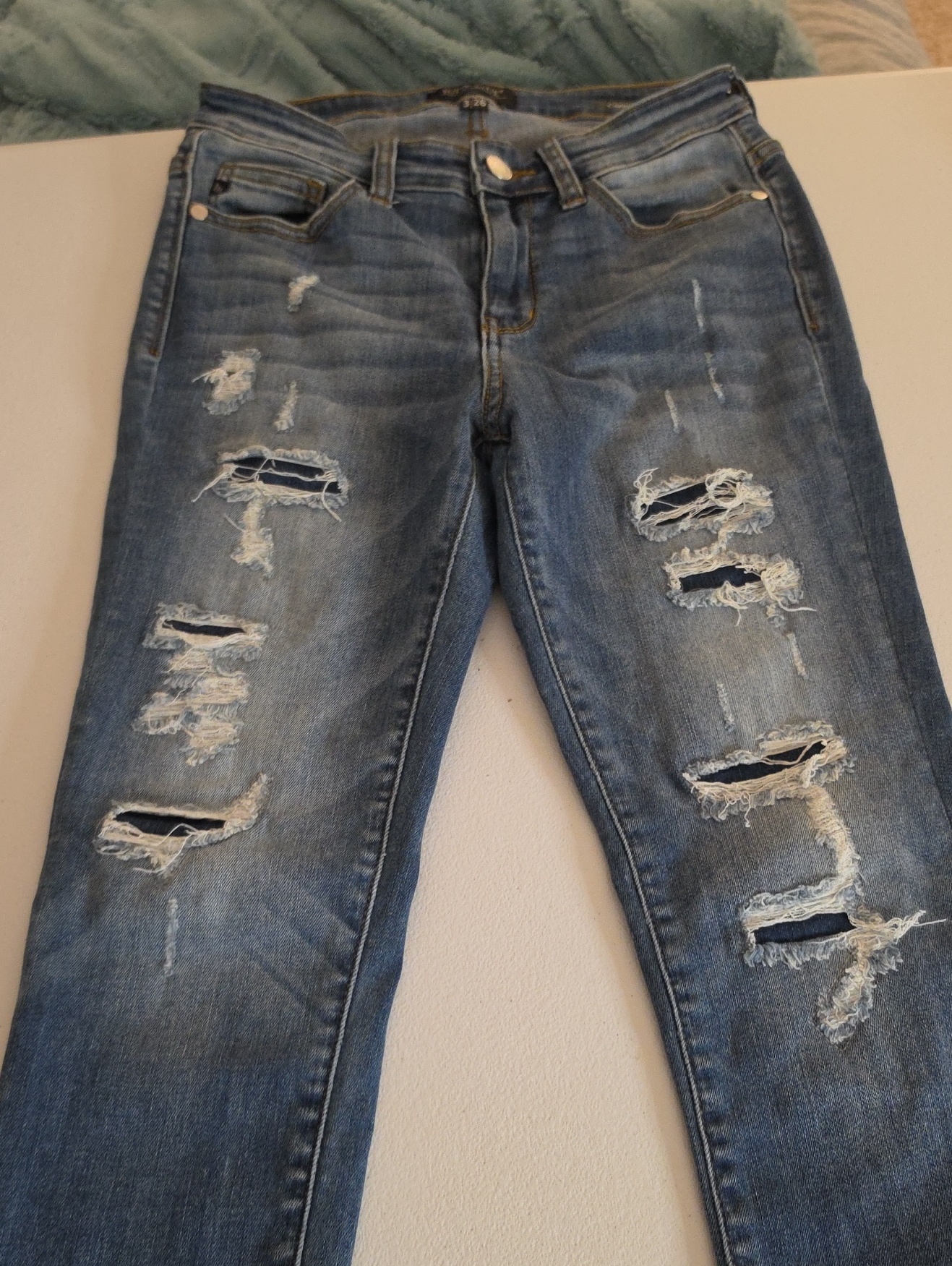 Judy Blue Like New Size 3/26 Capri Distressed Denim Jeans